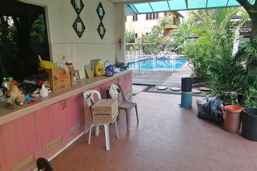 OUG/Taman Yarl 2 Storey Bungalow with Big Land