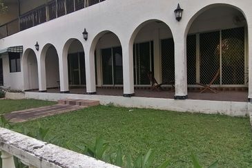 OUG/Taman Yarl 2 Storey Bungalow with Big Land