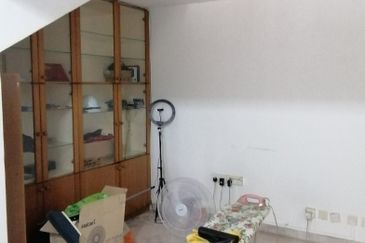 OUG/Happy Garden Ground Floor Townhouse For Rent