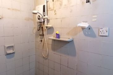 OUG/Happy Garden Ground Floor Townhouse For Rent