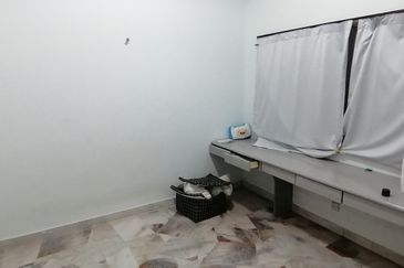 OUG/Happy Garden Ground Floor Townhouse For Rent