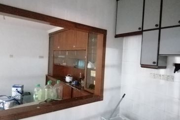 OUG/Happy Garden Ground Floor Townhouse For Rent