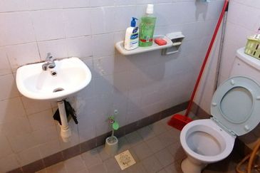 OUG/Happy Garden Ground Floor Townhouse For Rent