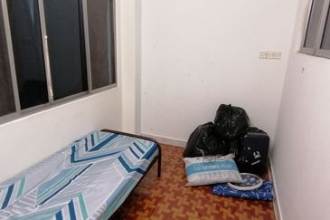 OUG/Happy Garden Ground Floor Townhouse For Rent