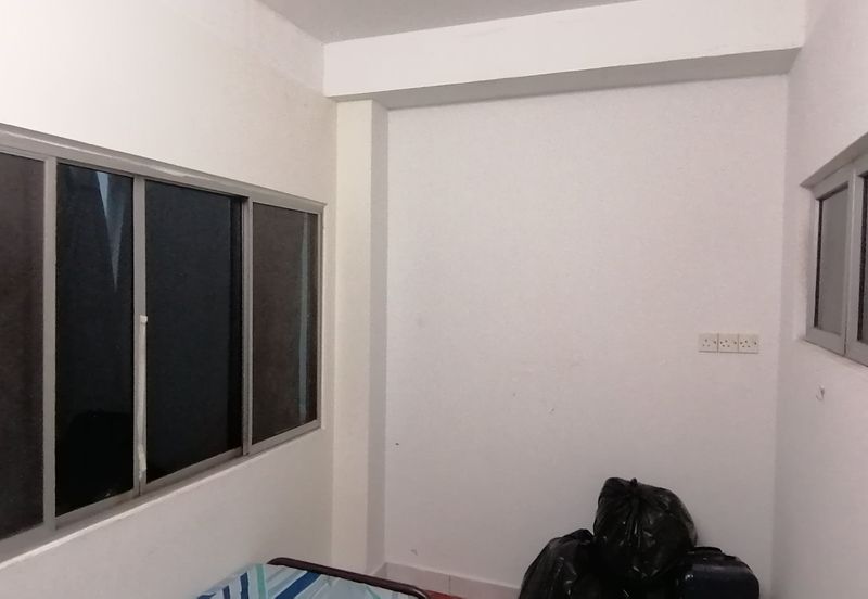 OUG/Happy Garden Ground Floor Townhouse For Rent