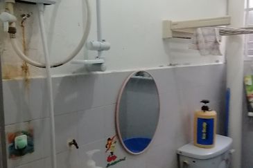 OUG/Happy Garden Ground Floor Townhouse For Rent