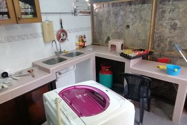 OUG/Happy Garden Ground Floor Townhouse For Rent