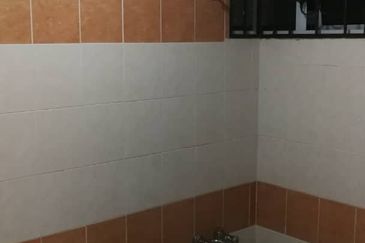 OUG/Happy Garden Gated Guarded 2 Storey Terrace