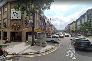 Sri Petaling Office With Lift For Rent