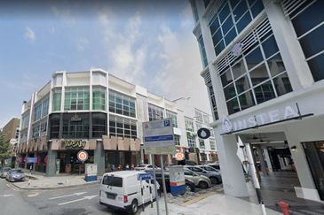 Sri Petaling Office With Lift For Rent