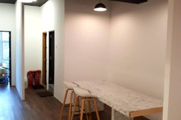 Sri Petaling Office With Lift For Rent