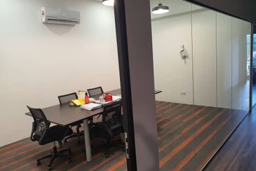 Sri Petaling Office With Lift For Rent