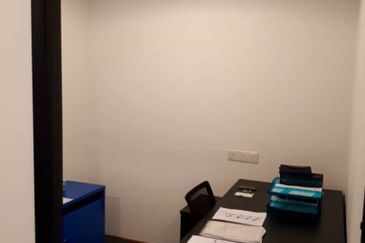Sri Petaling Office With Lift For Rent