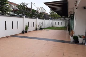 OUG/Happy Garden 1 Storey Corner Fully Renovated