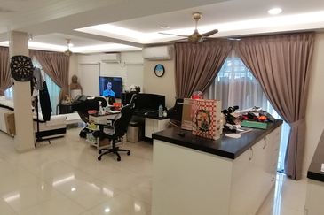 OUG/Happy Garden 1 Storey Corner Fully Renovated