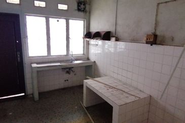 OUG/Taman United 2 Storey Corner Bungalow For Sale