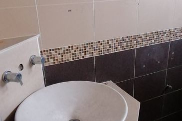 OUG/Taman United 2 Storey Corner Bungalow For Sale