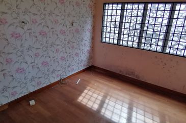 OUG/Taman United 2 Storey Corner Bungalow For Sale