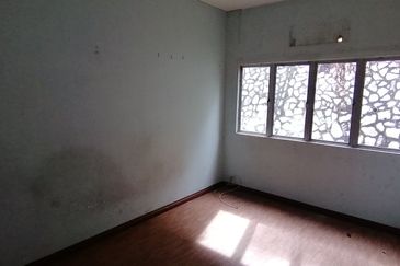 OUG/Taman United 2 Storey Corner Bungalow For Sale