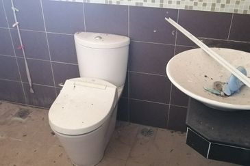 OUG/Taman United 2 Storey Corner Bungalow For Sale