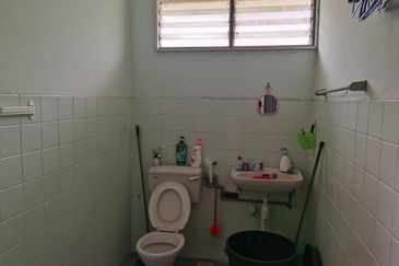 OUG 2 Storey Corner Kindergarten/Daycare For Rent