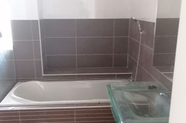 OUG/Old Klang Road 3.5 Storey Corner Bungalow