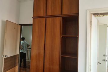 OUG/Happy Garden Townhouse Top Floor For Rent