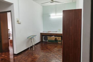 OUG/Happy Garden Townhouse Top Floor For Rent