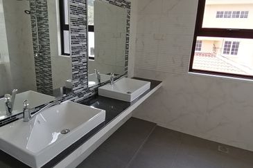 OUG/Taman Yarl Bungalow For Rent