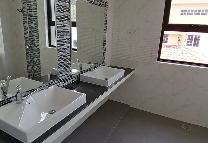 OUG/Taman Yarl Bungalow For Rent