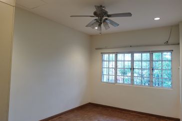 OUG/Taman Yarl Corner 2 Storey Semi D for Rent