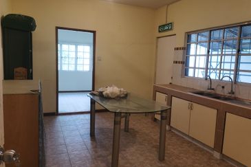 OUG/Taman Yarl Corner 2 Storey Semi D for Rent