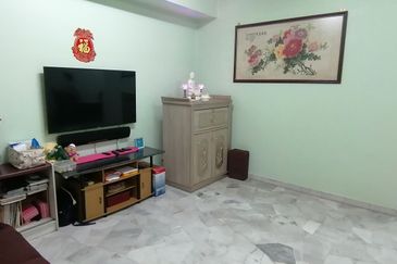 OUG 2 Storey Terrace Near OUG Market For Sale