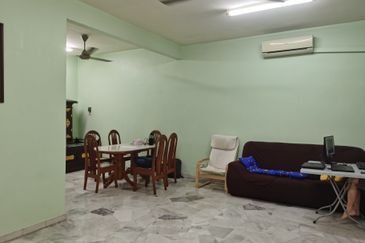 OUG 2 Storey Terrace Near OUG Market For Sale