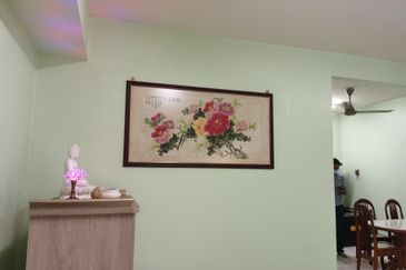 OUG 2 Storey Terrace Near OUG Market For Sale