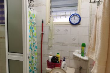 OUG 2 Storey Terrace Near OUG Market For Sale