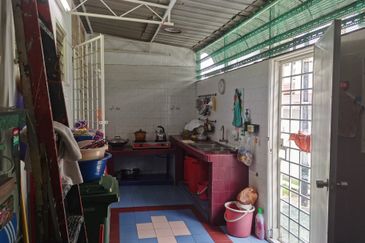 OUG 2 Storey Terrace Near OUG Market For Sale