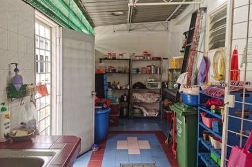 OUG 2 Storey Terrace Near OUG Market For Sale