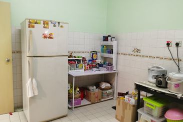 OUG 2 Storey Terrace Near OUG Market For Sale