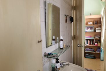 OUG 2 Storey Terrace Near OUG Market For Sale