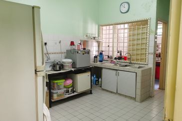 OUG 2 Storey Terrace Near OUG Market For Sale