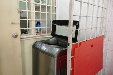 OUG 2 Storey Terrace Near OUG Market For Sale