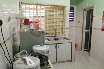 OUG 2 Storey Terrace Near OUG Market For Sale