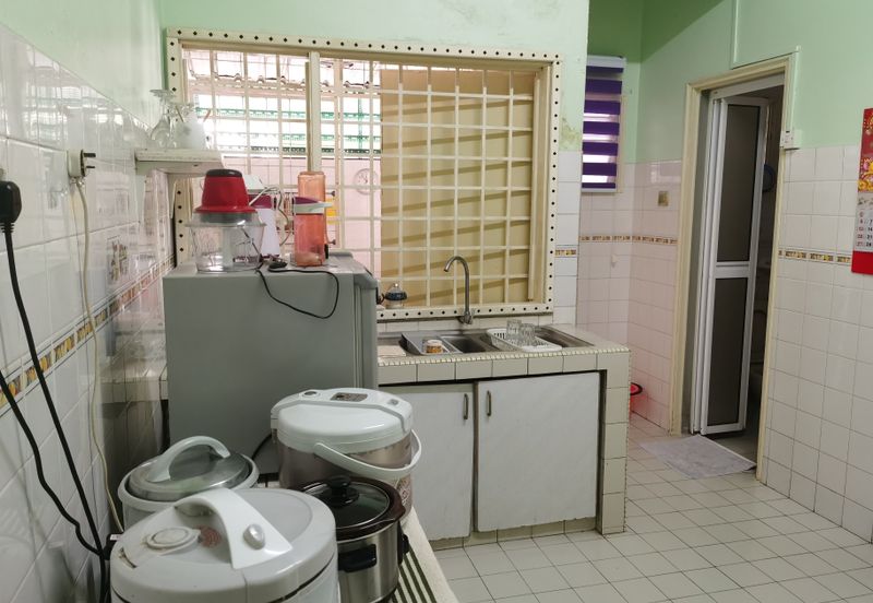 OUG 2 Storey Terrace Near OUG Market For Sale