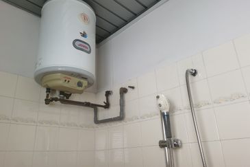 OUG/ Salak Selatan 3 Storey Semi D For Sale