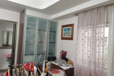 OUG/ Salak Selatan 3 Storey Semi D For Sale