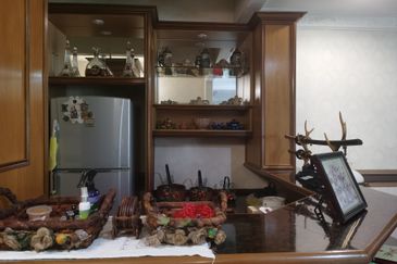 OUG/ Salak Selatan 3 Storey Semi D For Sale