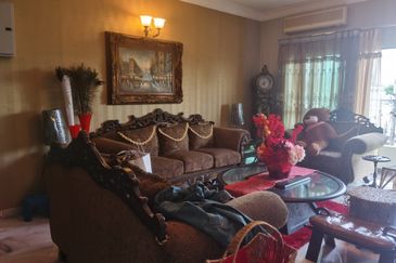 OUG/ Salak Selatan 3 Storey Semi D For Sale