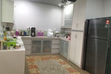 OUG/ Salak Selatan 3 Storey Semi D For Sale