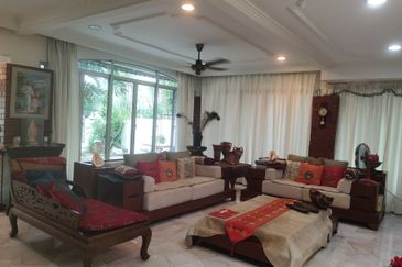 OUG/ Salak Selatan 3 Storey Semi D For Sale